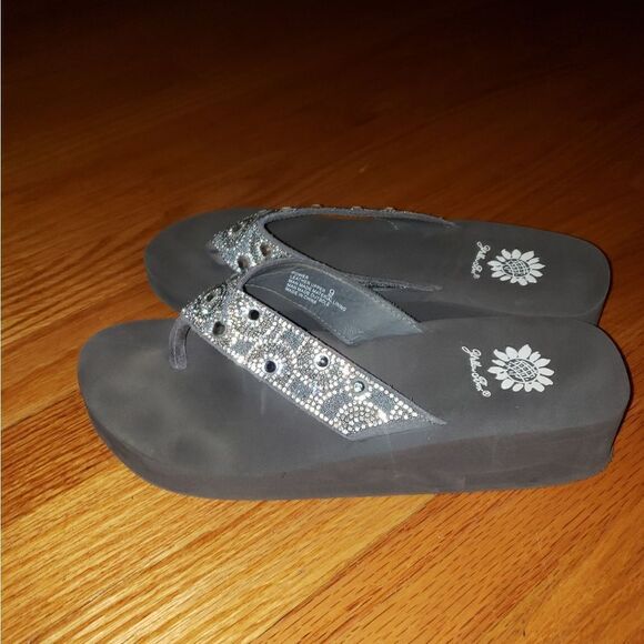 Yellow Box power Embellished Sandals - Picture 3 of 6